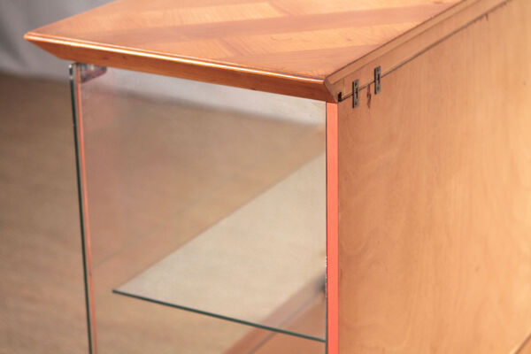 Buffet vaisselier en merisier clair vers 1950