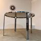 Table ronde vintage tubulaire en métal et verre fumé design année 70