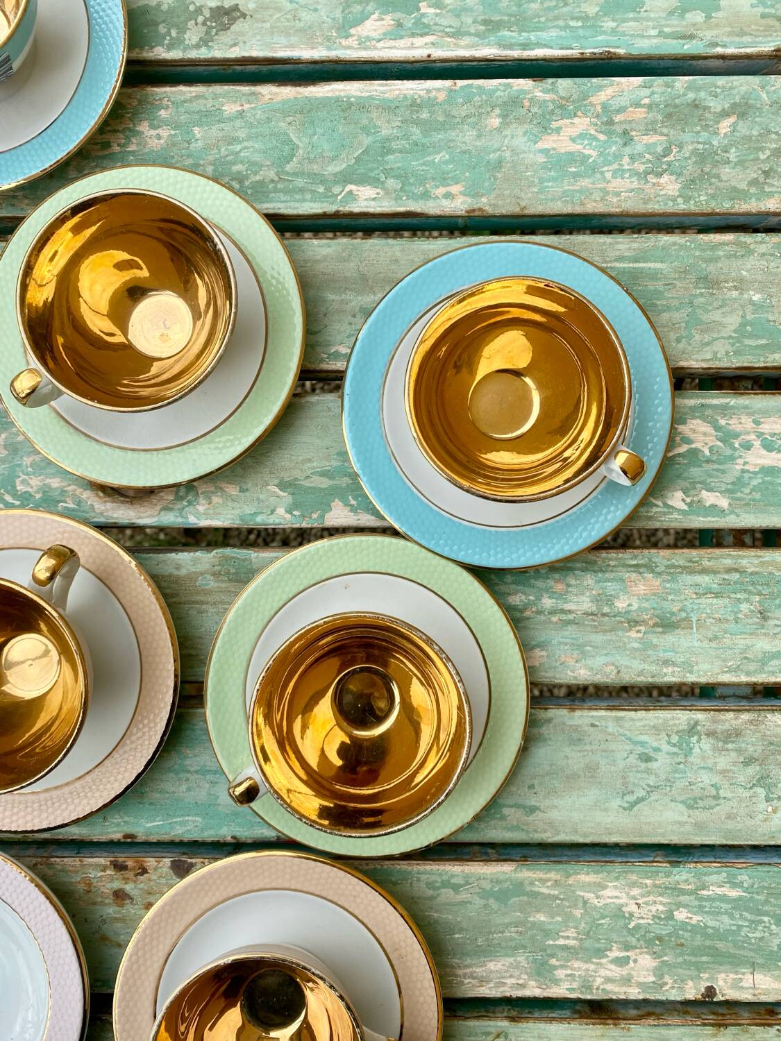 L'Amandinoise colored cup set