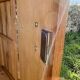 Armoire en chêne 3 portes miroir pieds compas