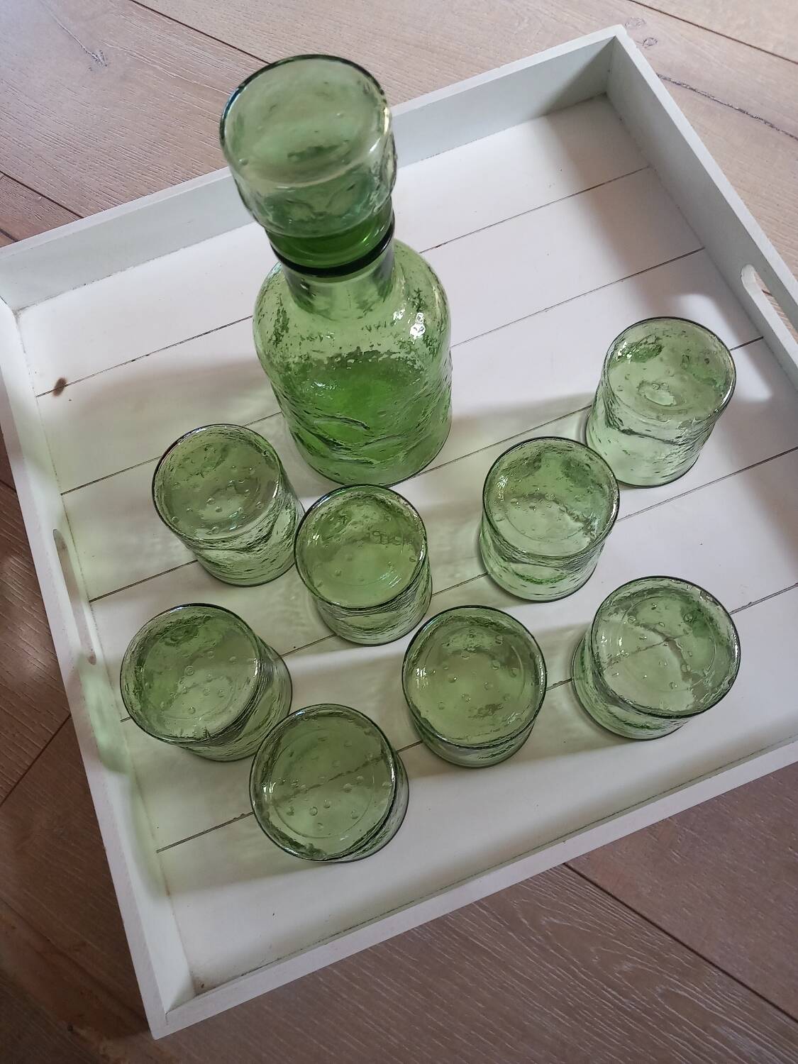 Carafe and 8 old glasses in bubble molded glass