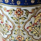 Hindu marble vase with floral decoration and gold leaf, in a box. Height 20 cm.