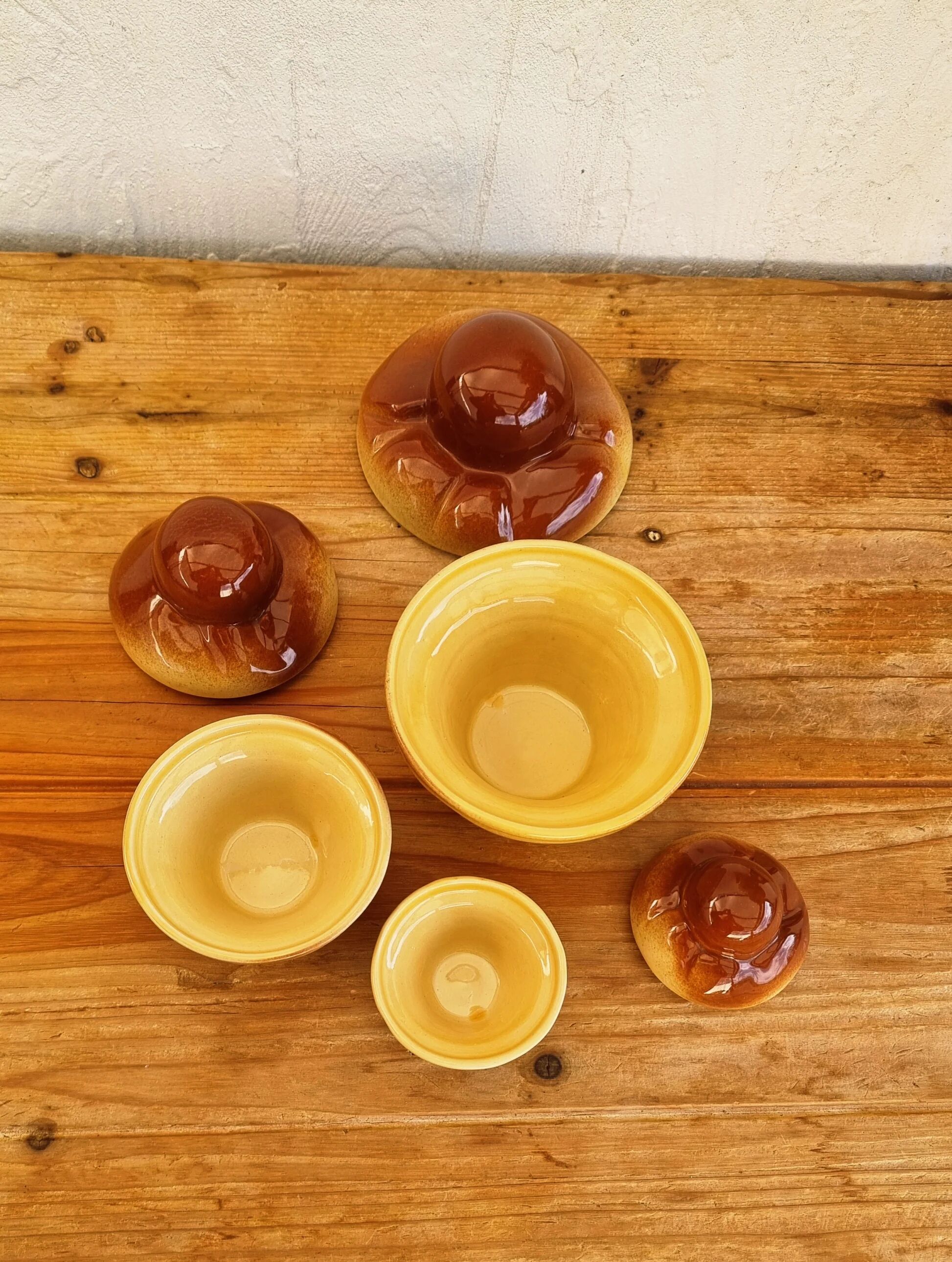 Set of three ceramic pots with a brioche effect, nesting, by Ste AGC from the 1970s.
