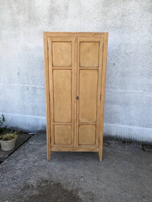 Small Parisian wardrobe