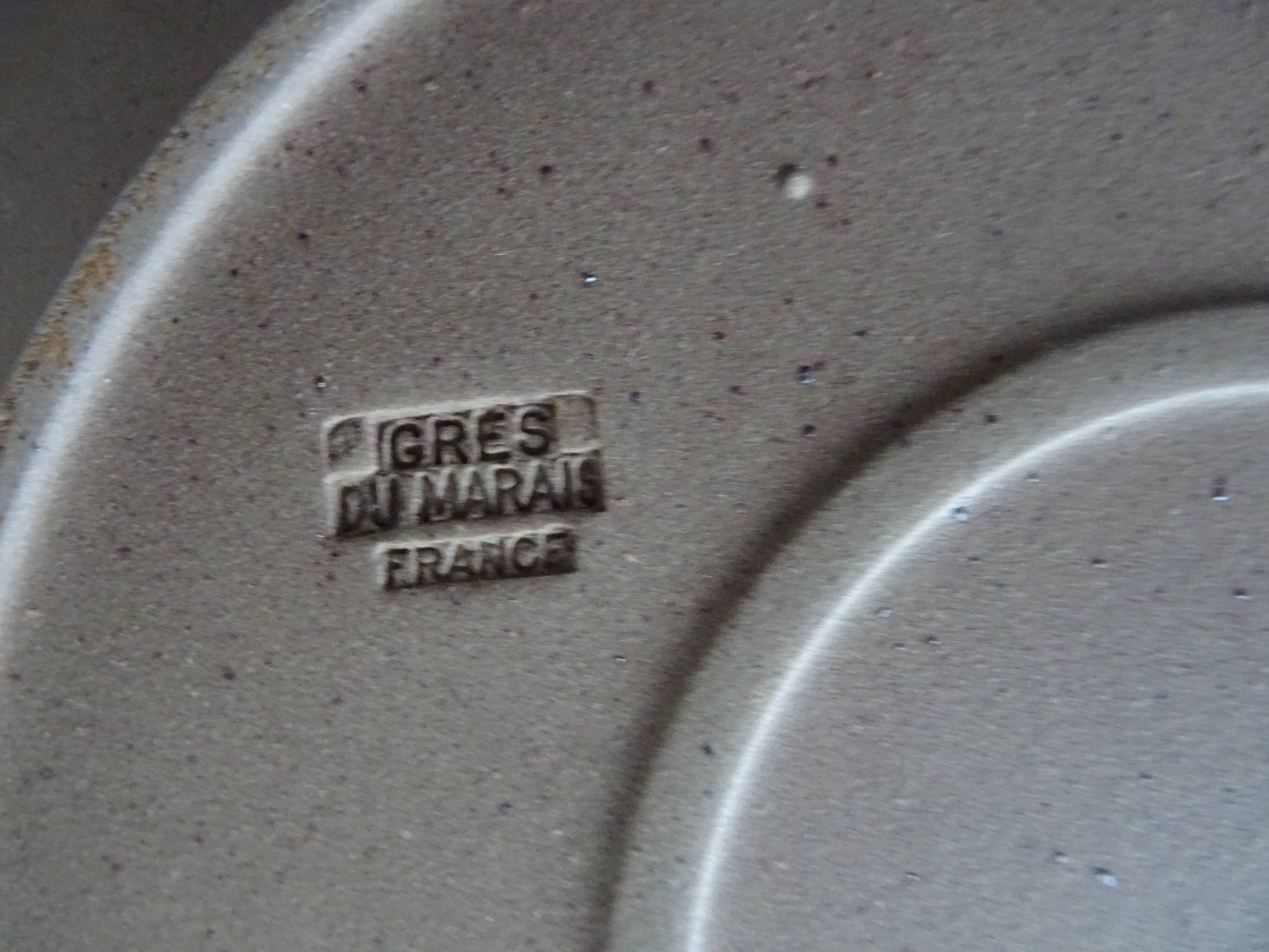 6 flat plates in sandstone from the marais france