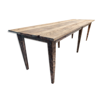Winegrower's farm table