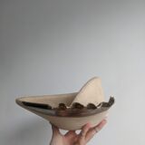 Japanese artisanal vintage cut in beige and gilded bronze ceramic in the shape of a snail shell