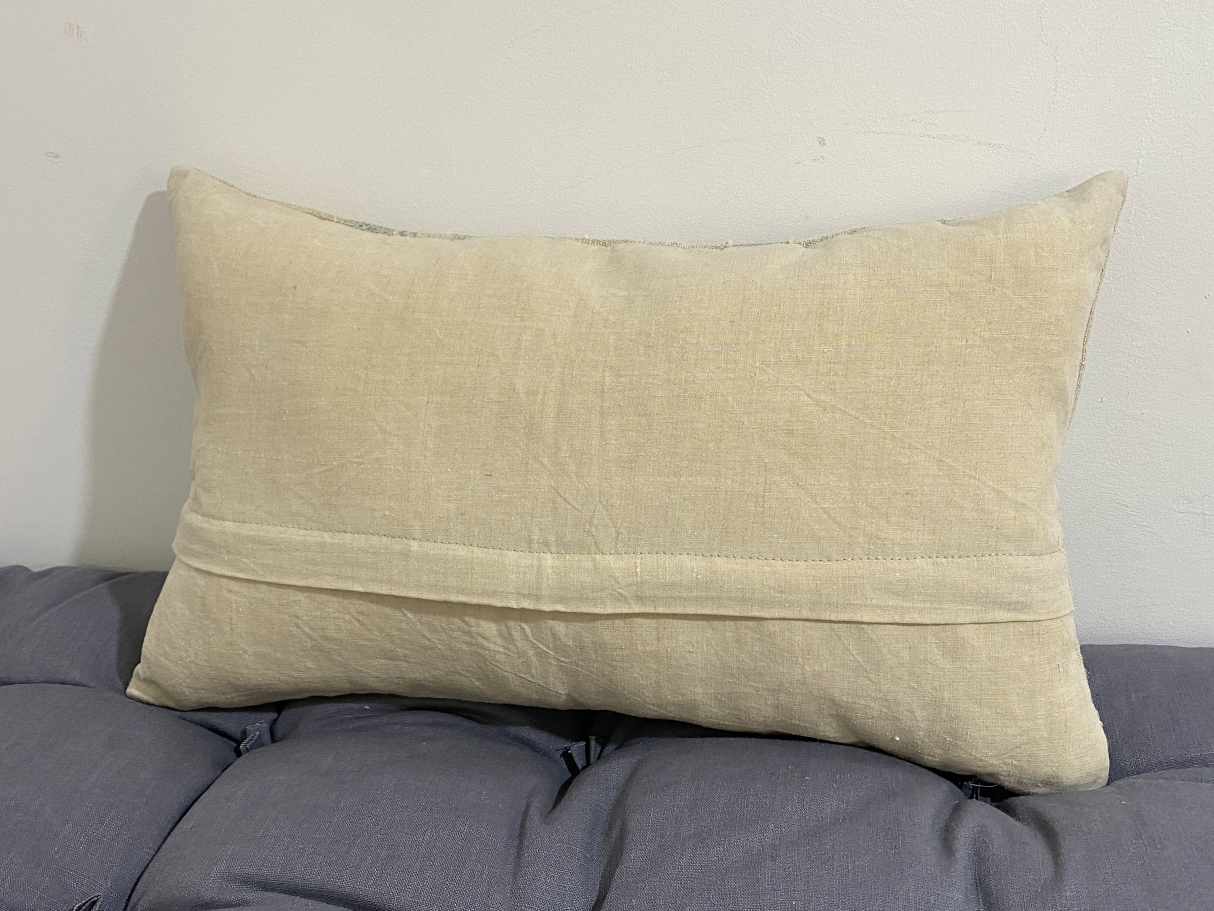 Cushion in vintage canvas Kilim style