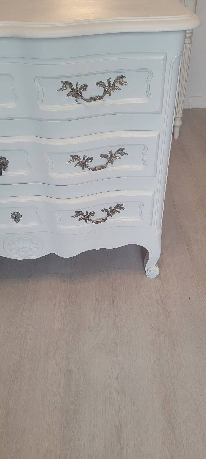 Louis XV style crossbow chest of drawers