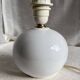 Lampe boule faïence blanche vintage