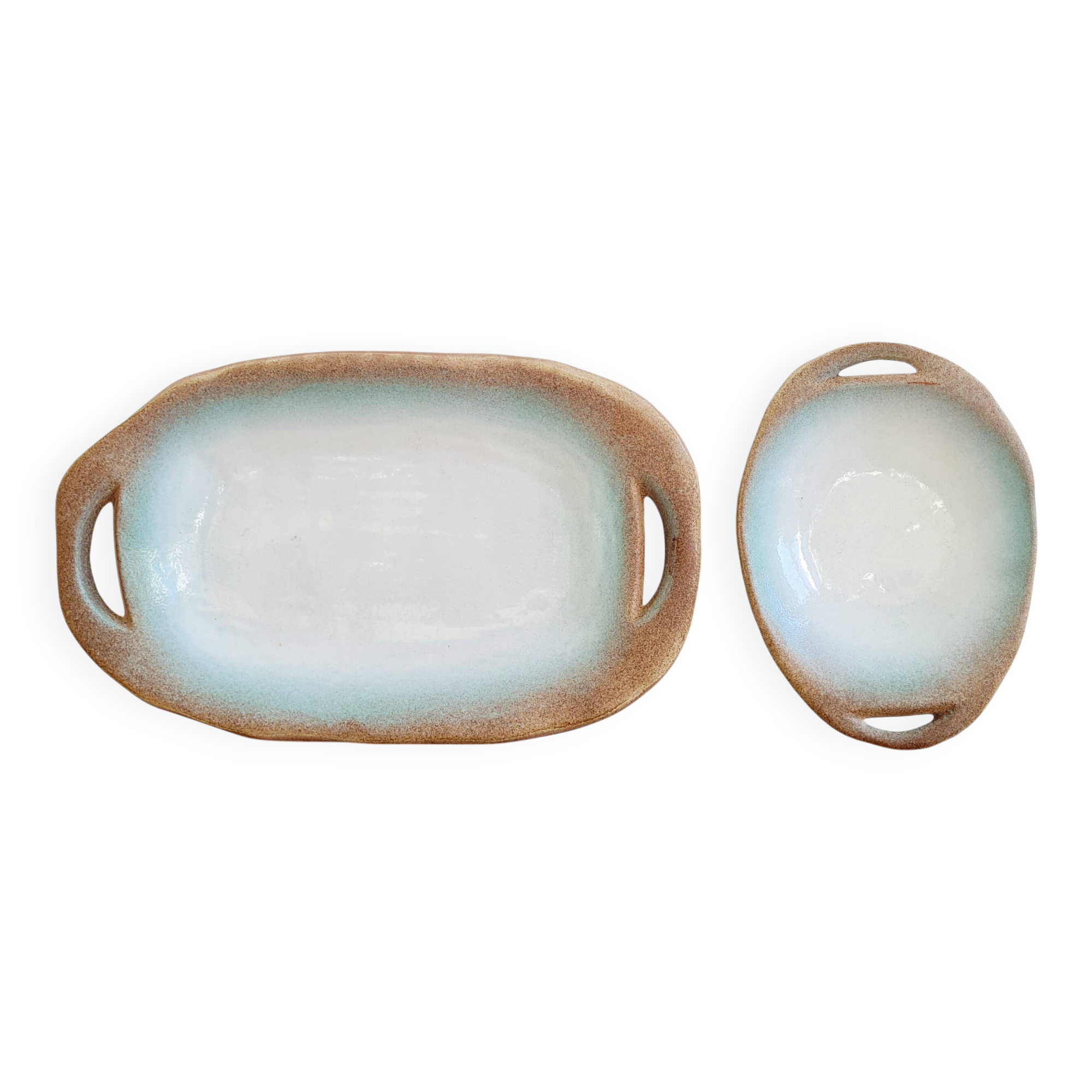 2 blue stoneware dishes