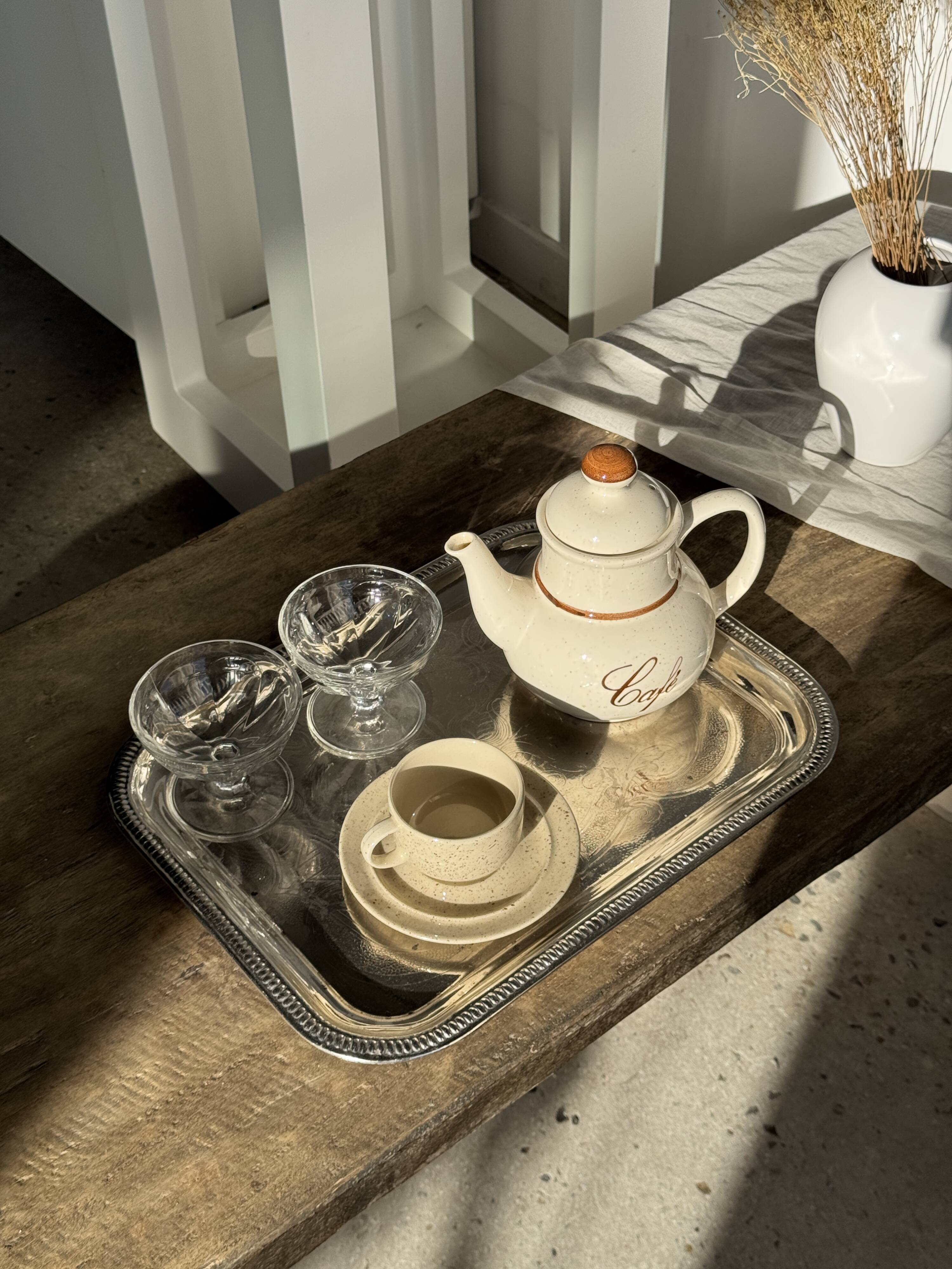 Set of 4 vintage speckled beige stoneware coffee cups.
