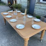 Table carrée en bois brut avec 2 rallonges