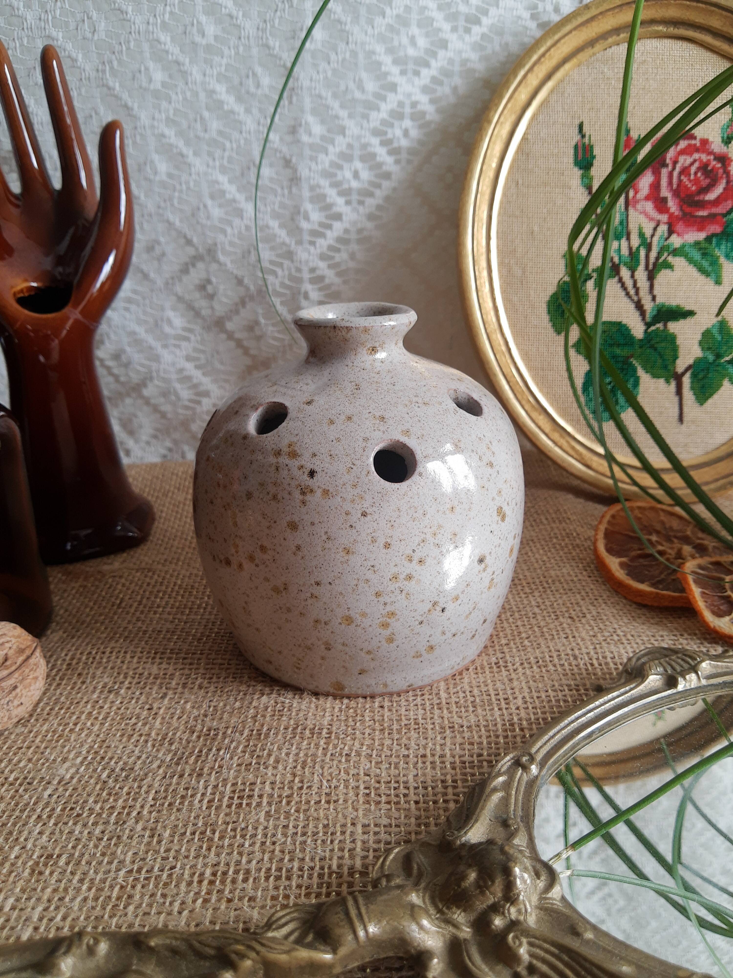 Vase pique flowers in terracotta - vintage