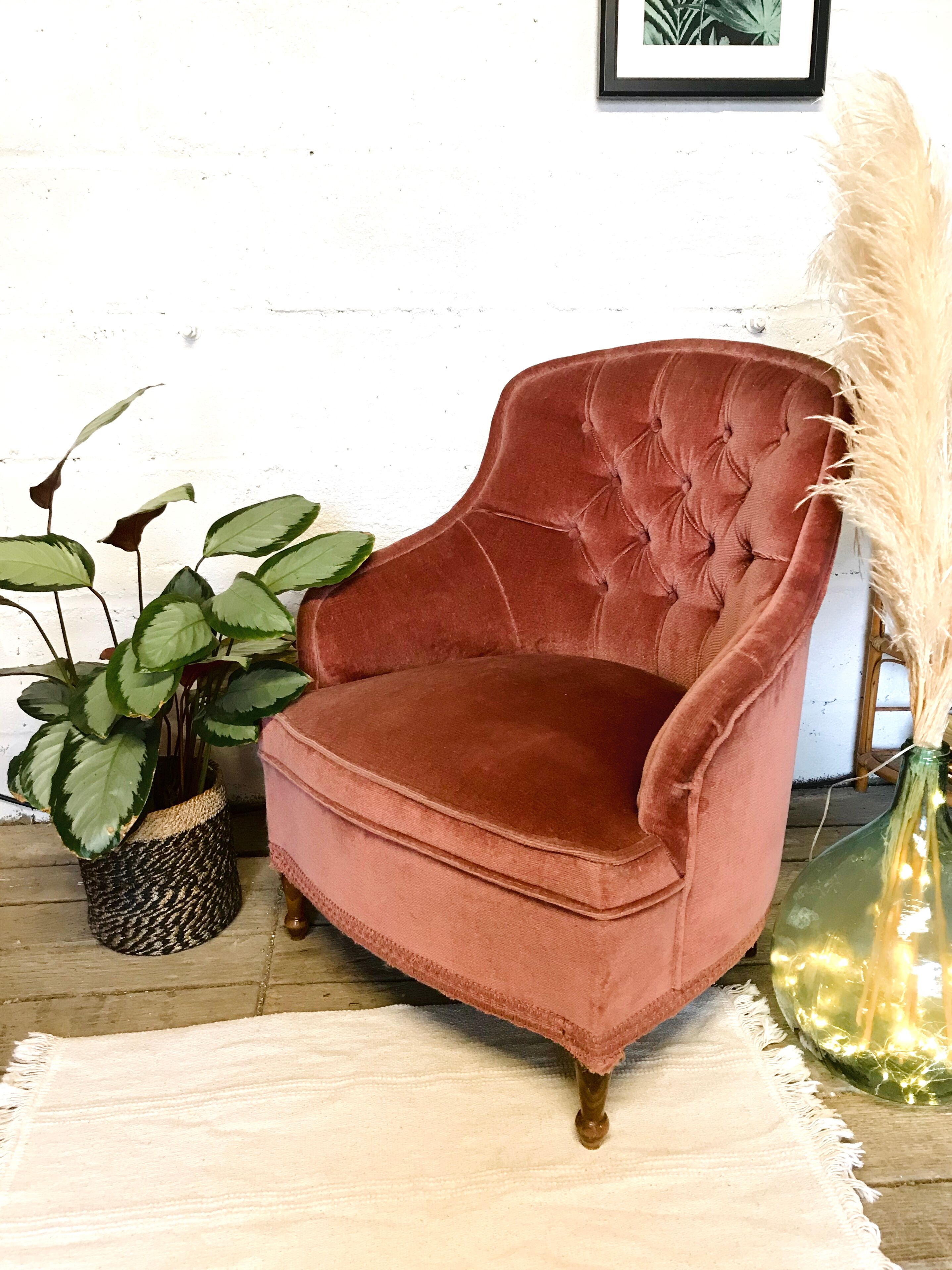Pink velvet toad armchair