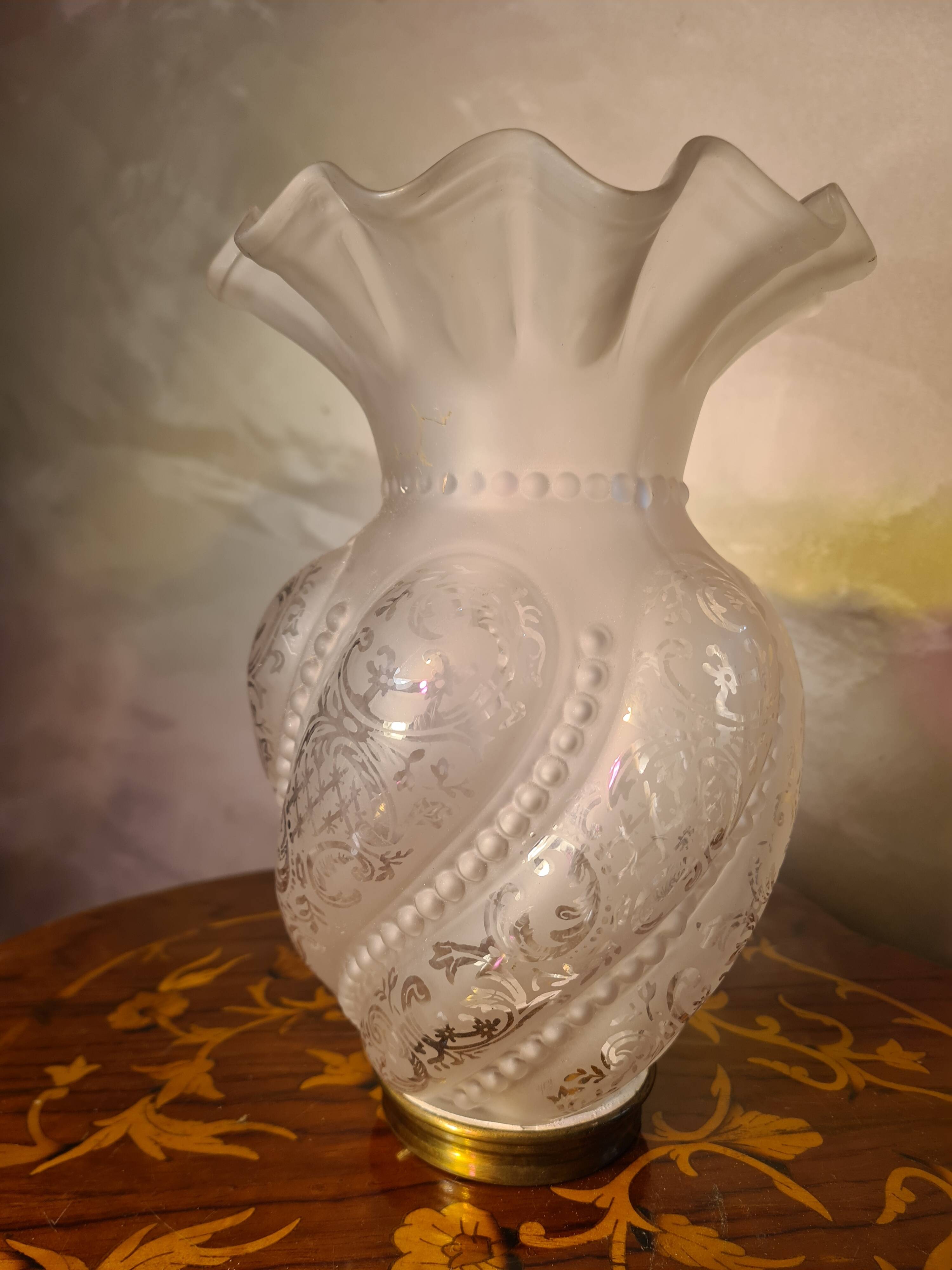tulipe verre napoleon 3 pour lampe a petrole large 16xh23x5,5dia int