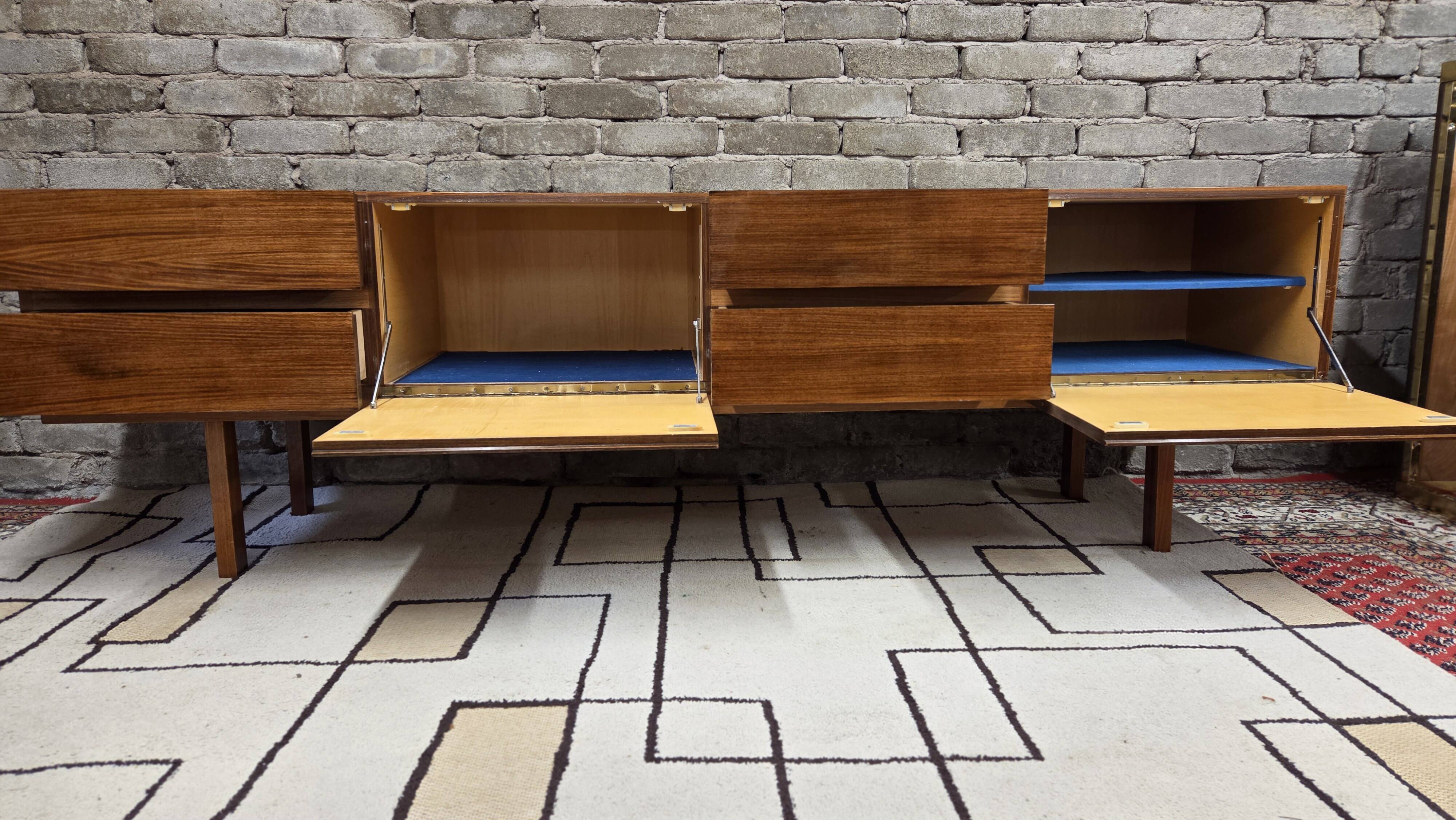 Vintage Scandinavian lowboard in teak – Minimalist sideboard from the 60s/70s.
