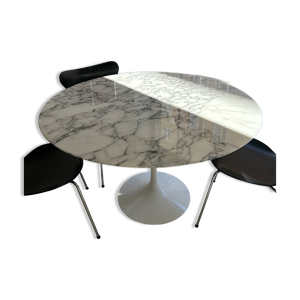 Table ronde Knoll Tulip Saarinen marbre arabescato