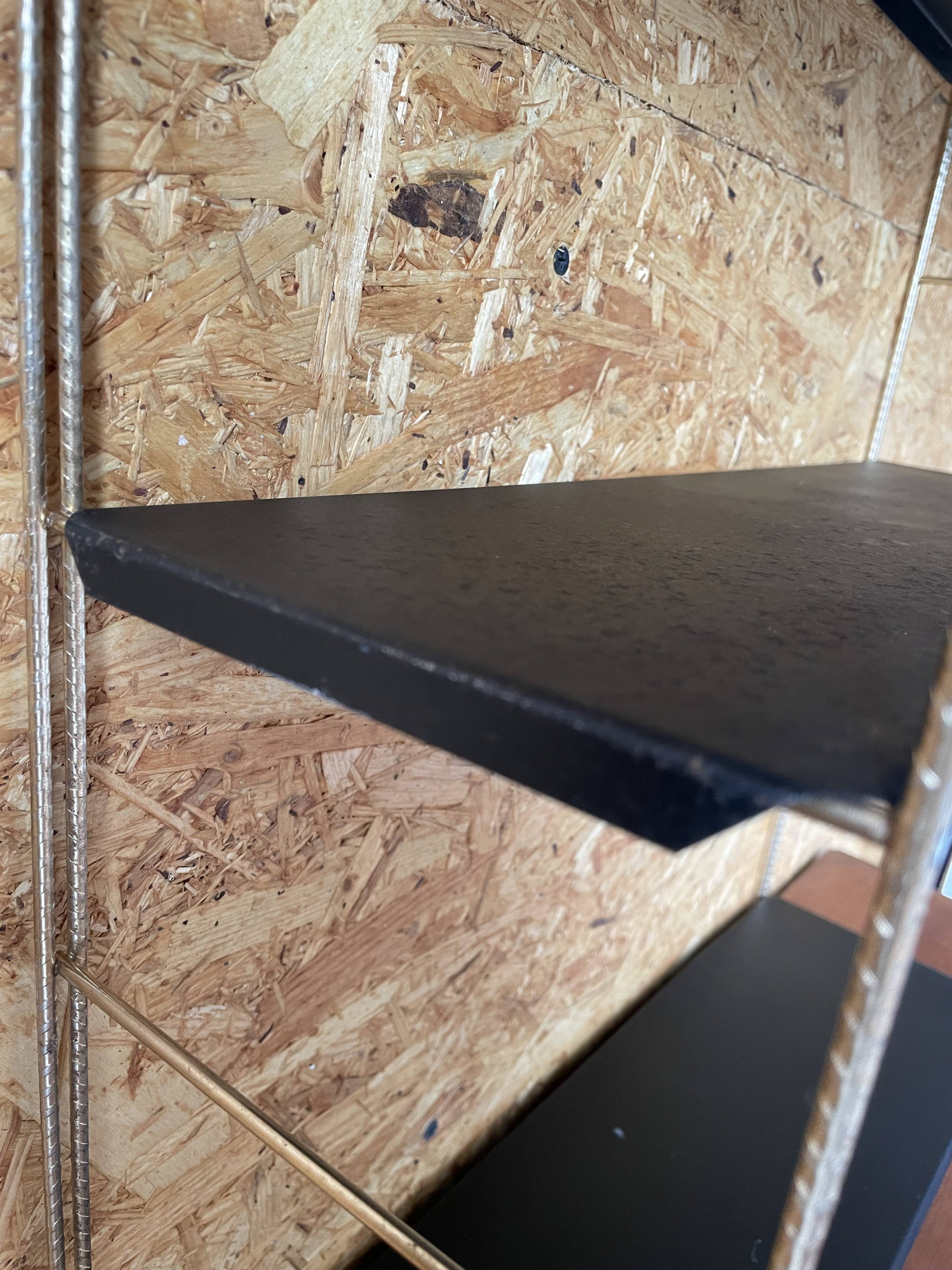 Wall shelf 60s tomado style