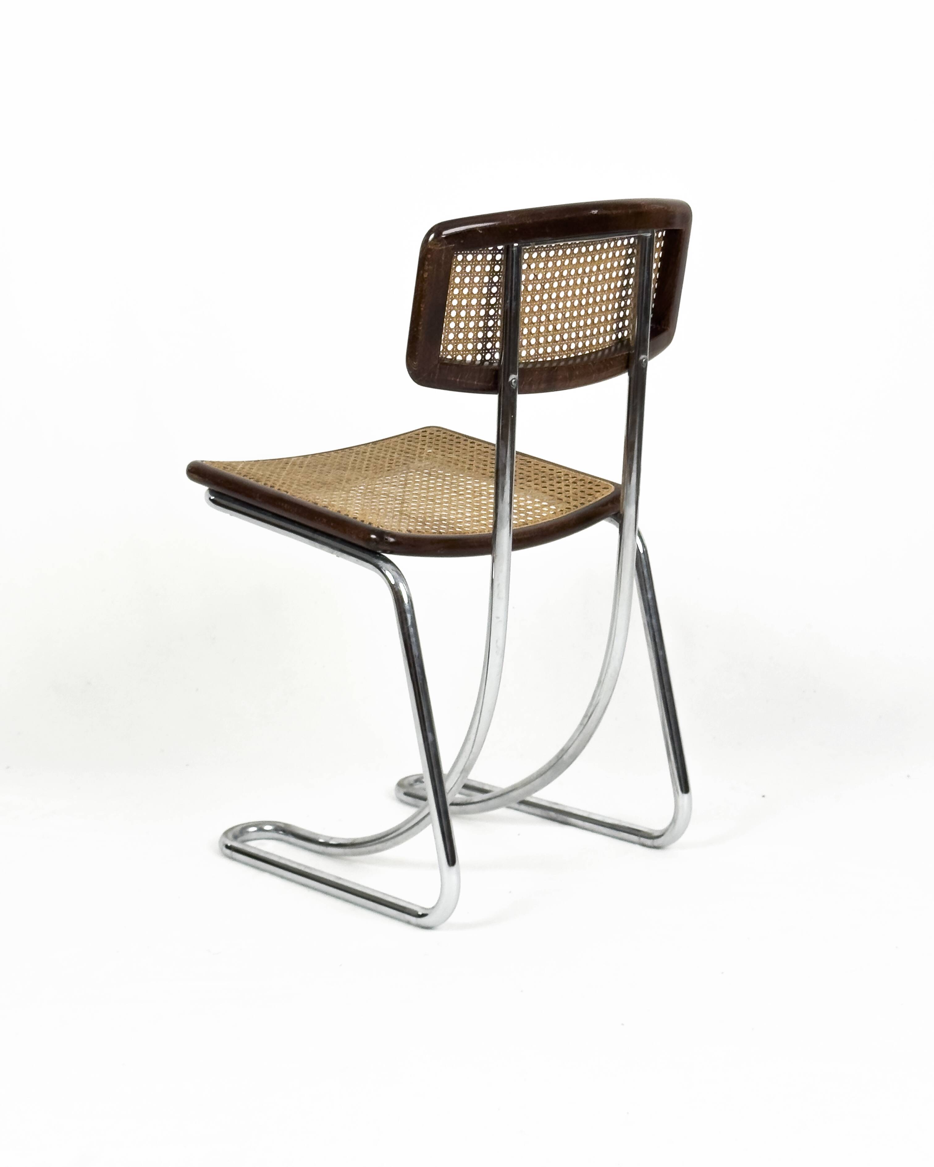 Ensemble de 4 chaises vintage à accoudoirs en chrome, bois et paille de Vienne, années 1970.
