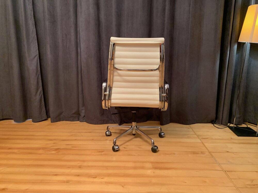 EA 119 swivel armchair by Charles and Ray Eames for Herman Miller, 1970s