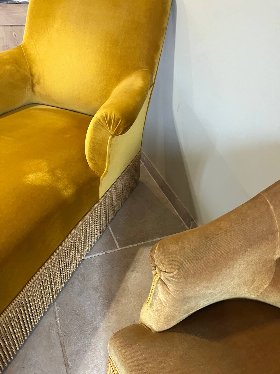Golden velvet daybed