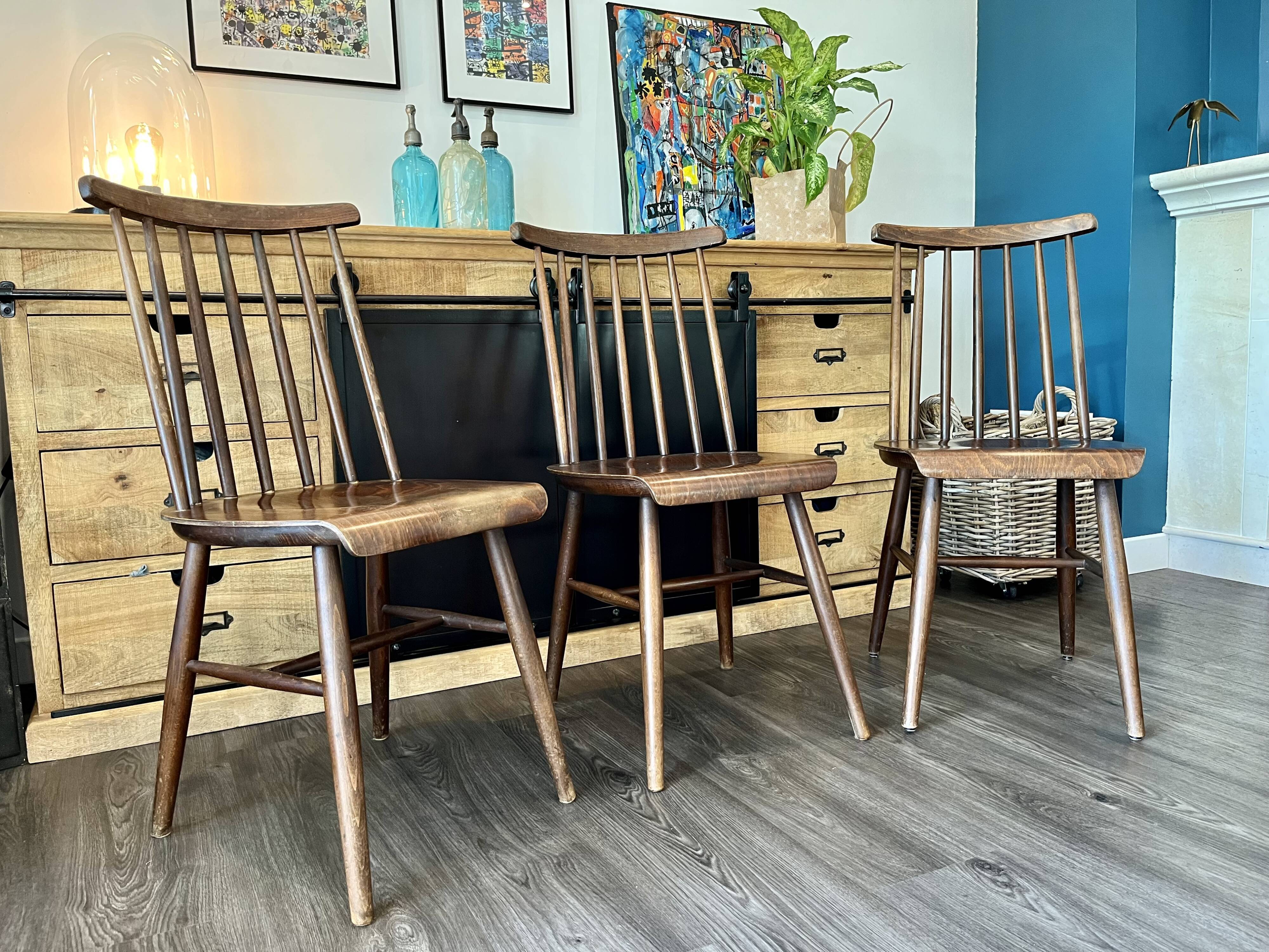Trio de chaises bistrot fanett d'Ilmari Tapiovaara