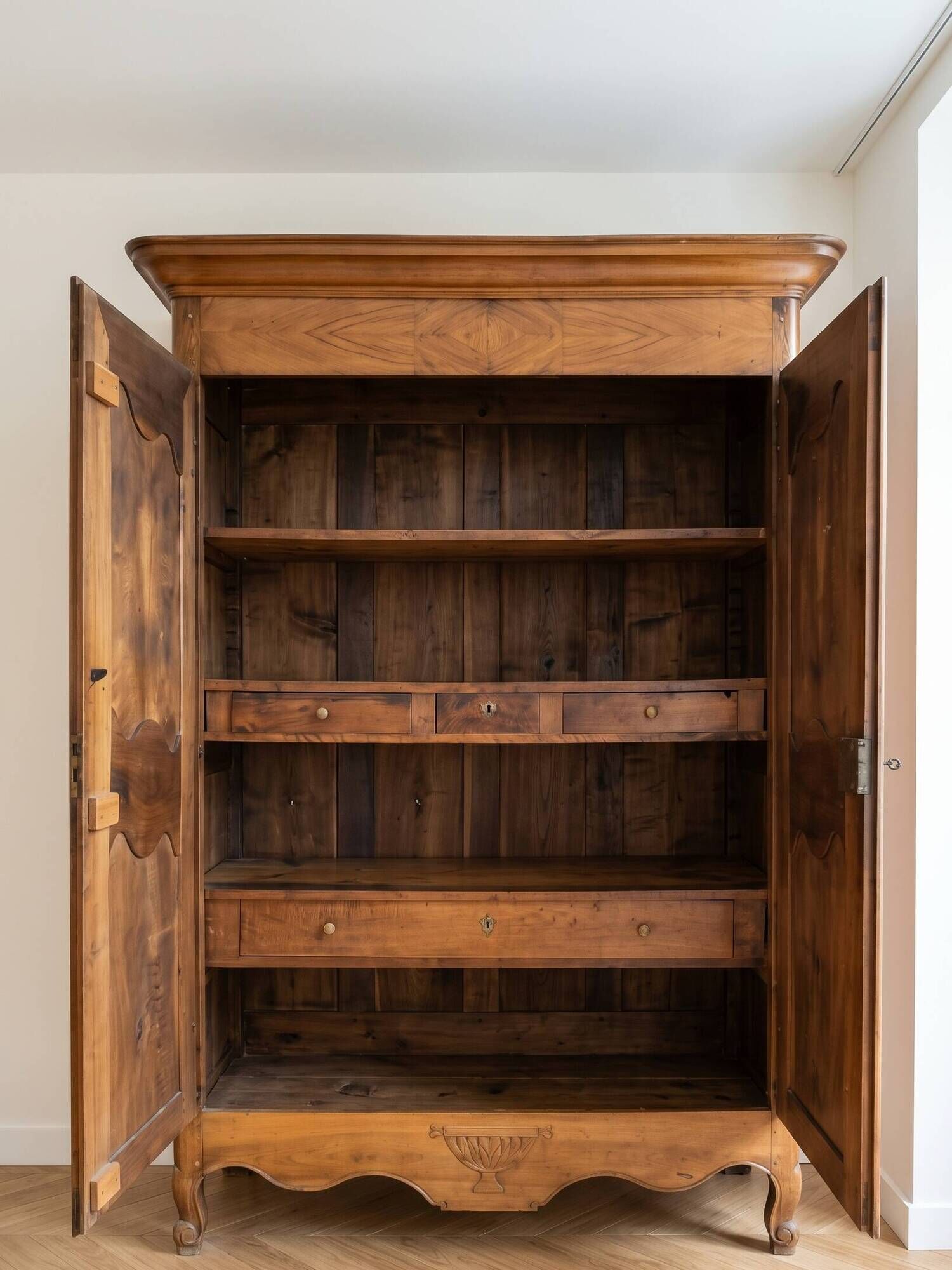 Antique Louis XV wardrobe in solid wood