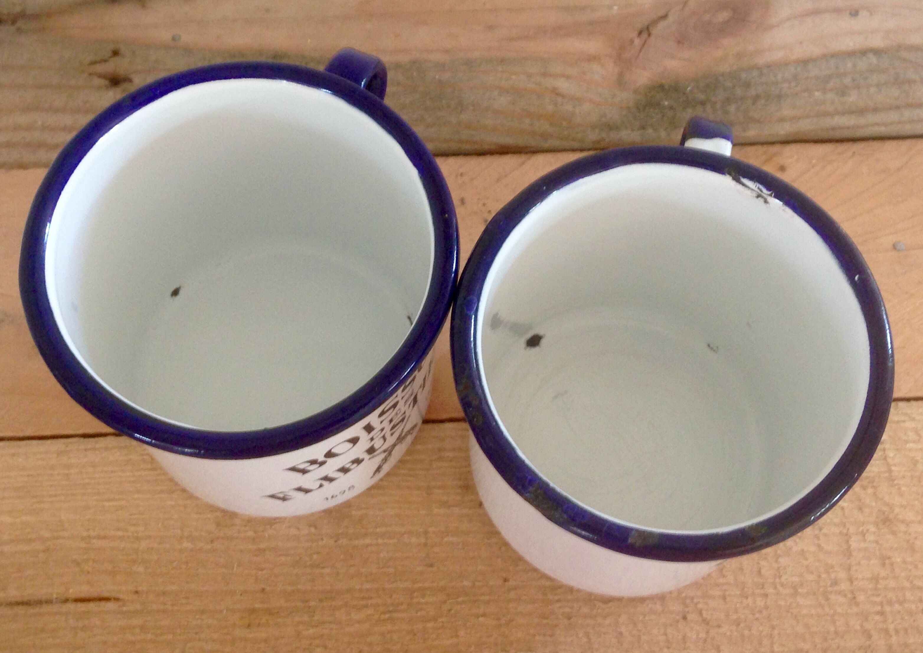 Set of 2 mugs metal enamelled 50s