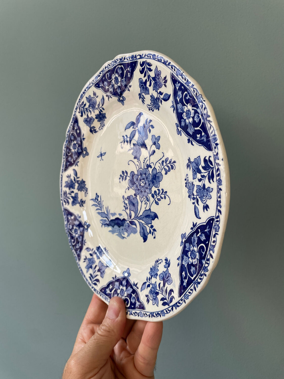 Set of 7 flat plates in Gien earthenware, Delft décor