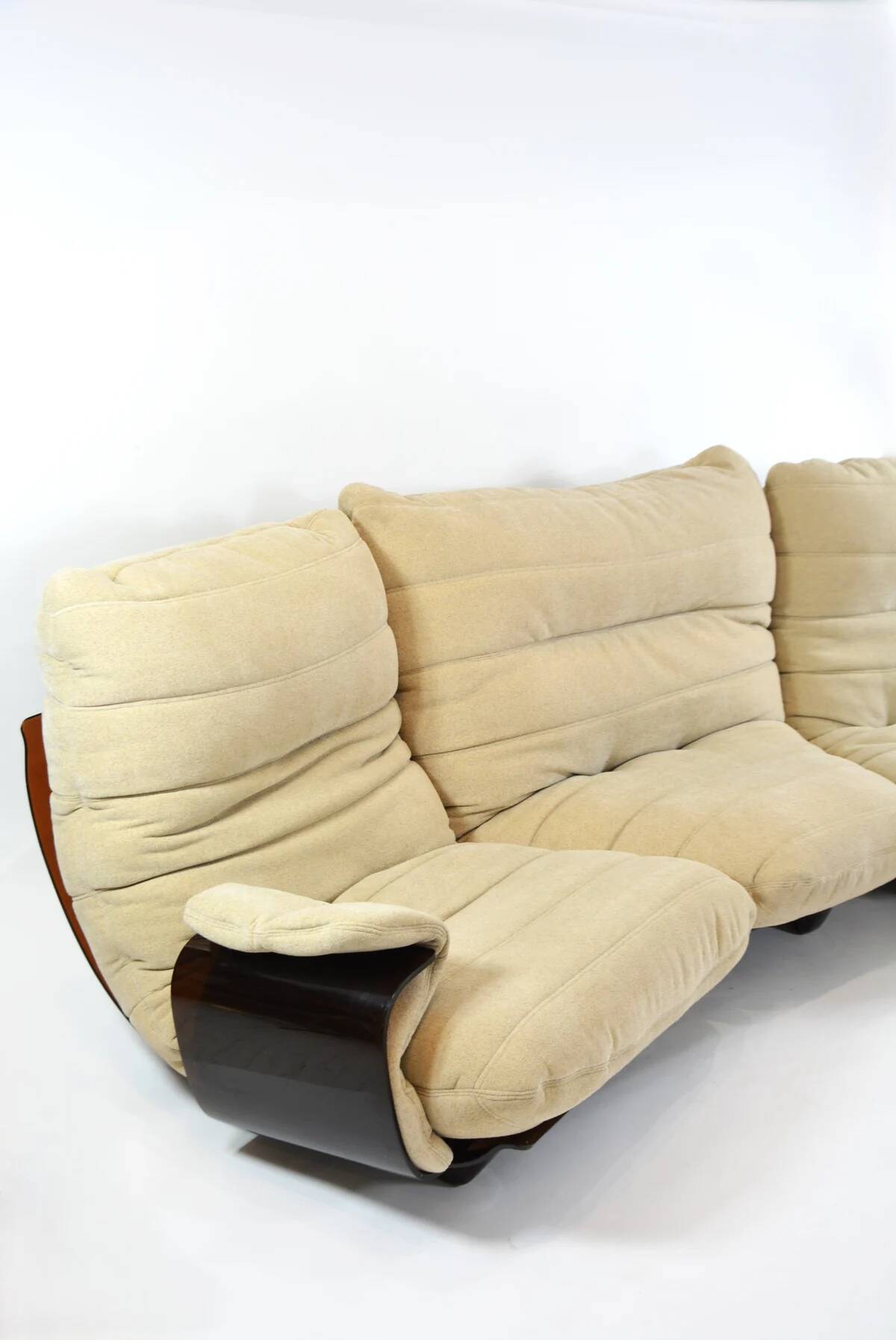 Chauffeuse et son repose-pied Marsala Ligne Roset beige clair