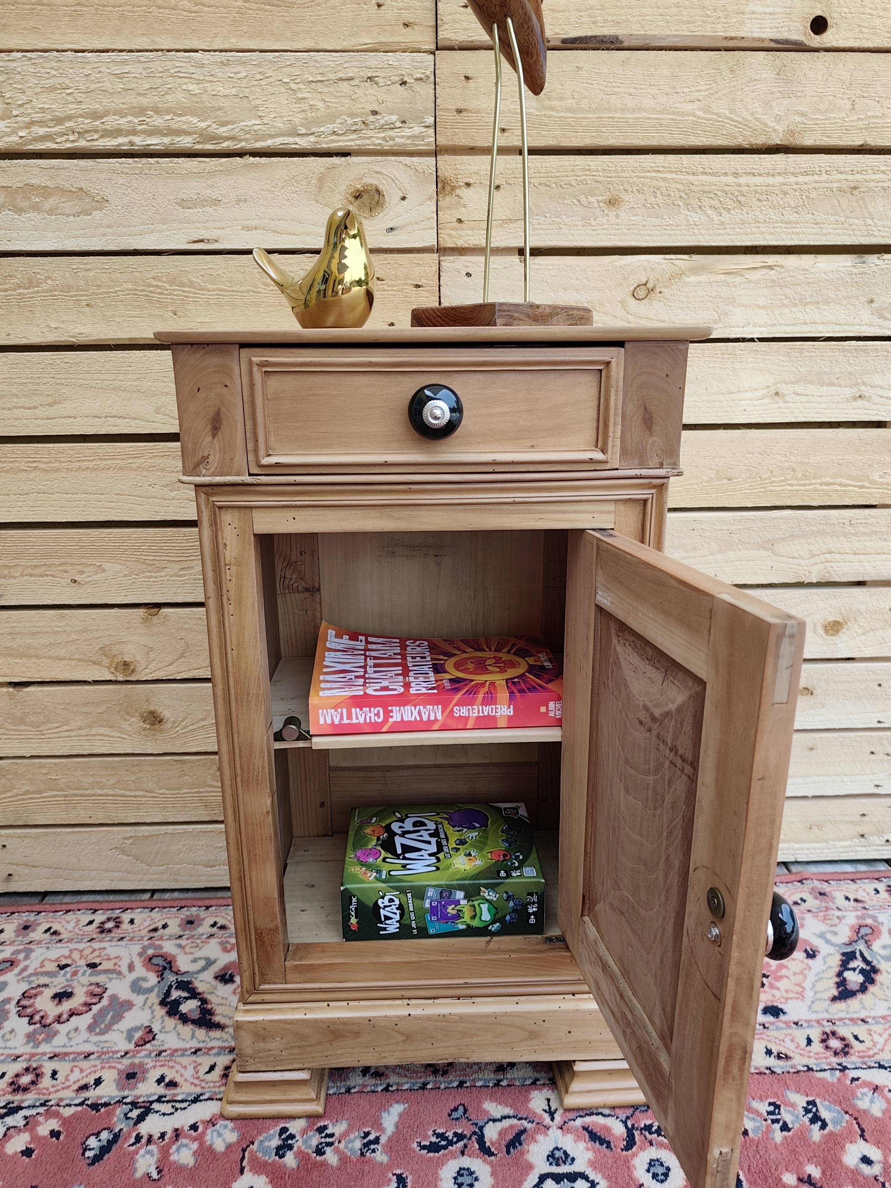 Coucou side table