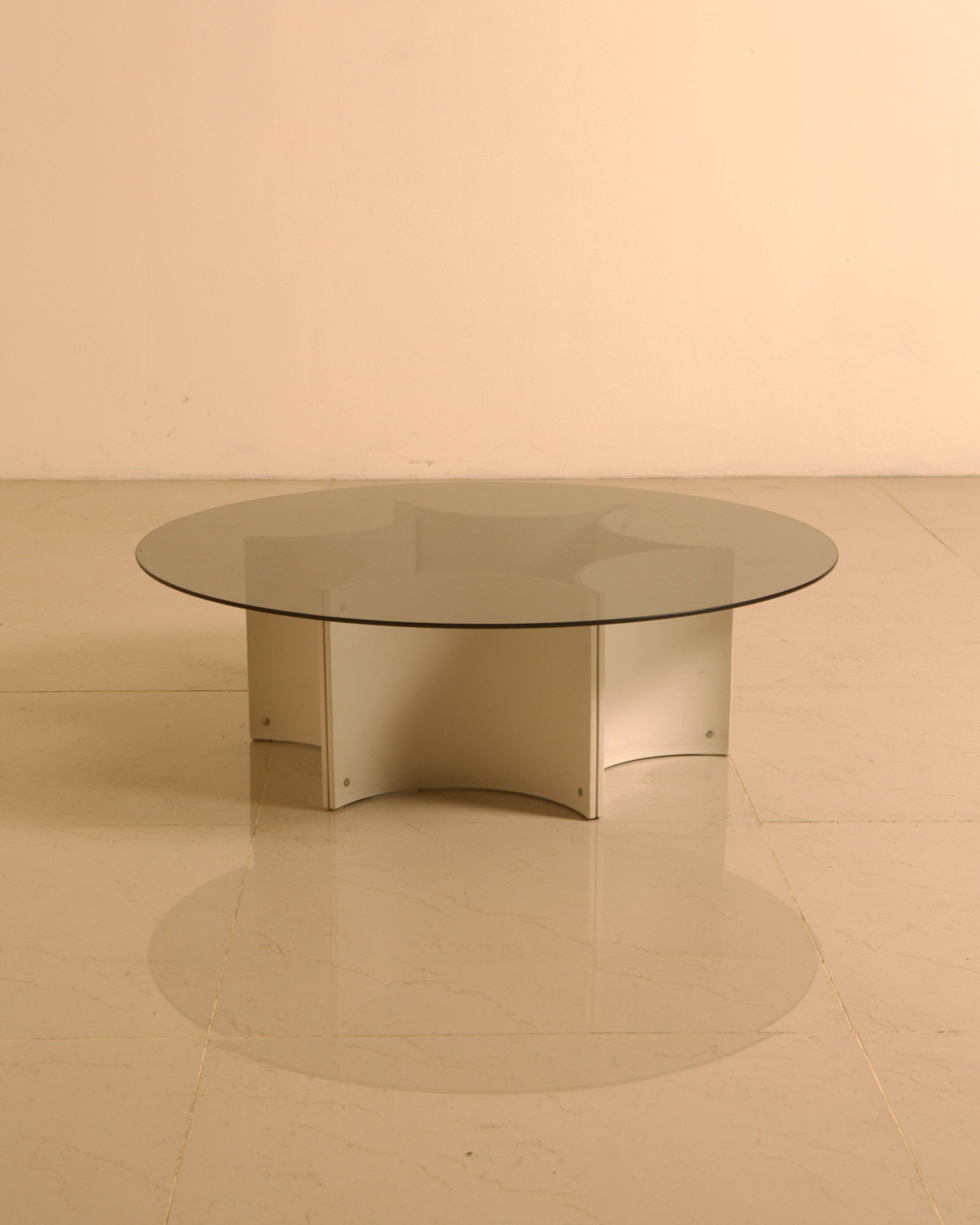 "Space Age" coffee table with star base and smoked glass top from the 70s.