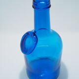 Bouteille en verre bleu scandinave