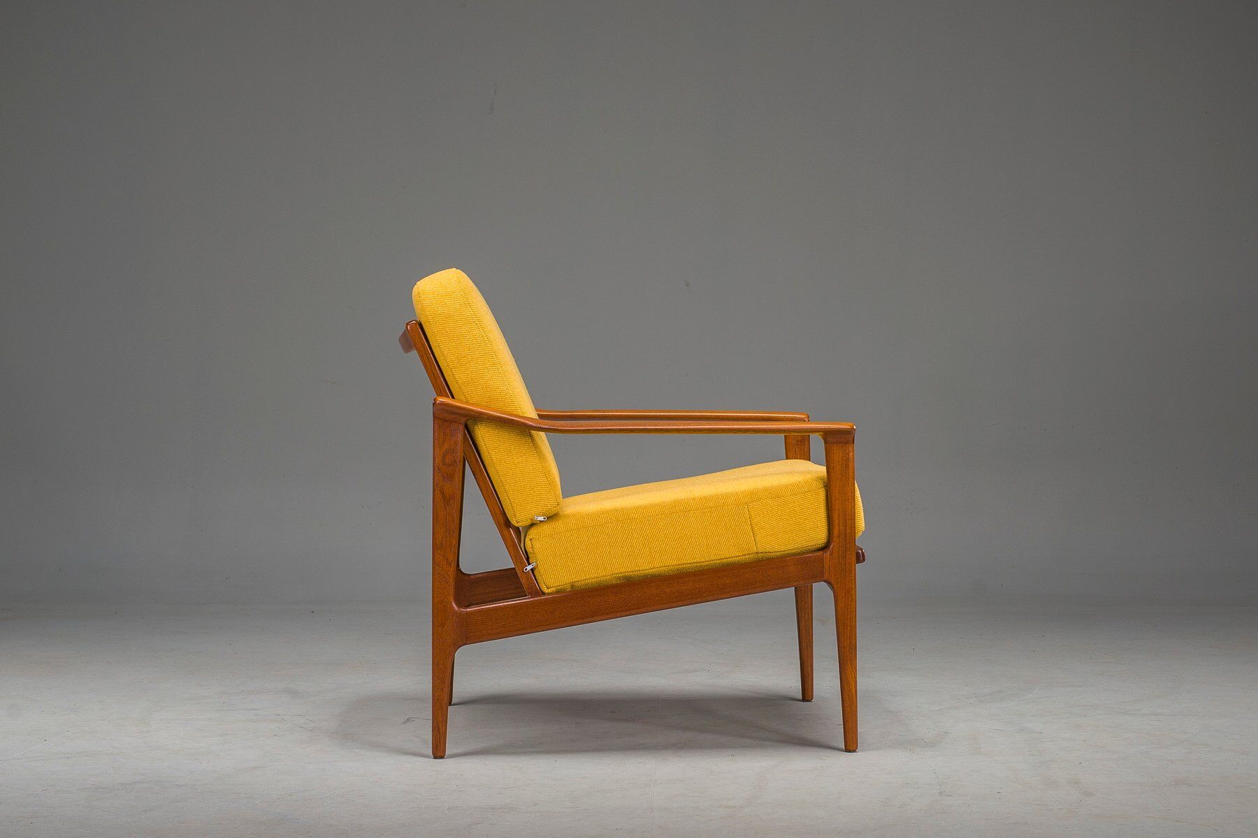Chaise longue danoise du milieu du siècle en teck attribuée à Ib Kofod-Larsen, années 1960