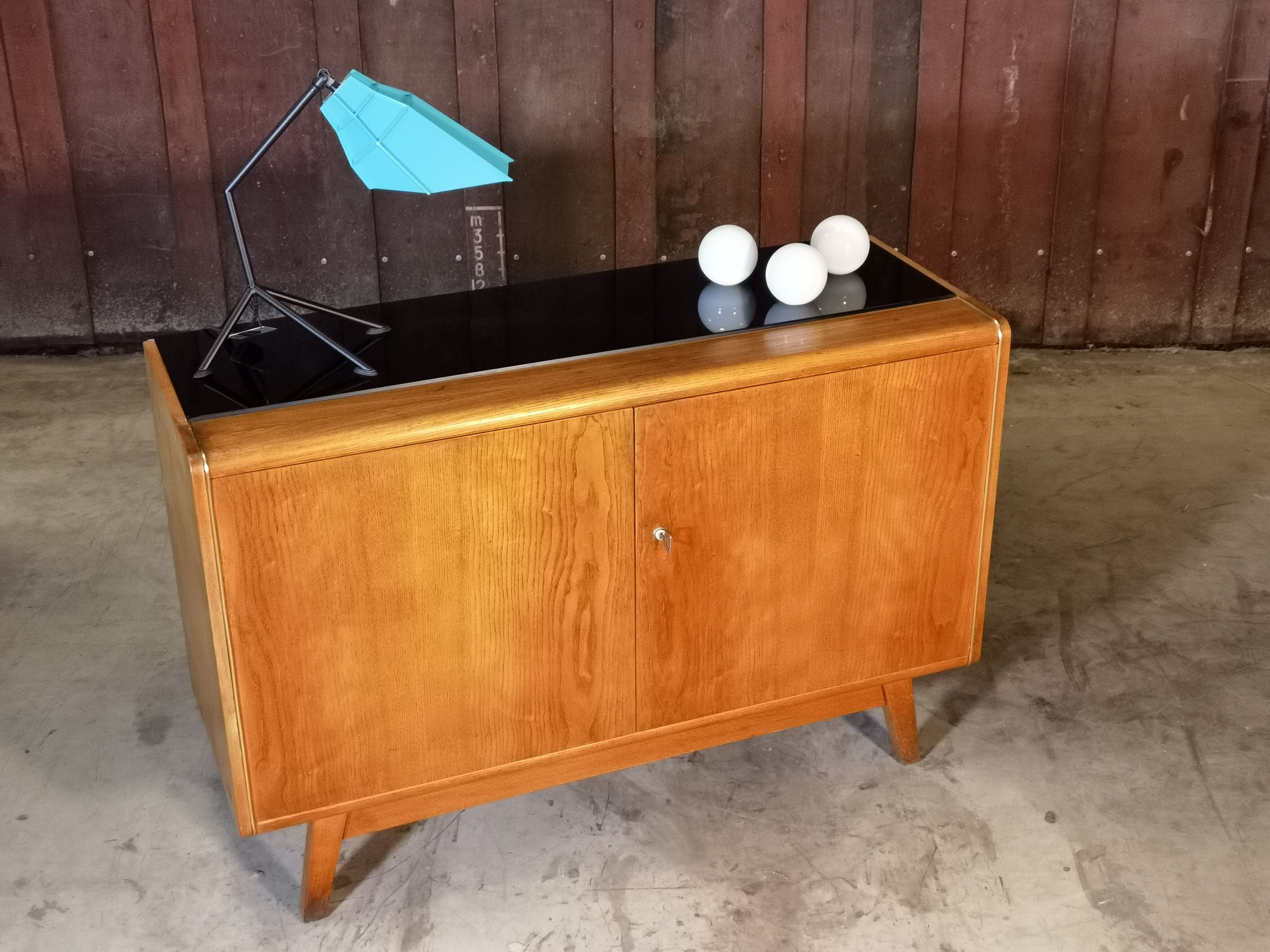 Buffet down by B. Landsman and H. Nepo-itek for Jitona Sobslav