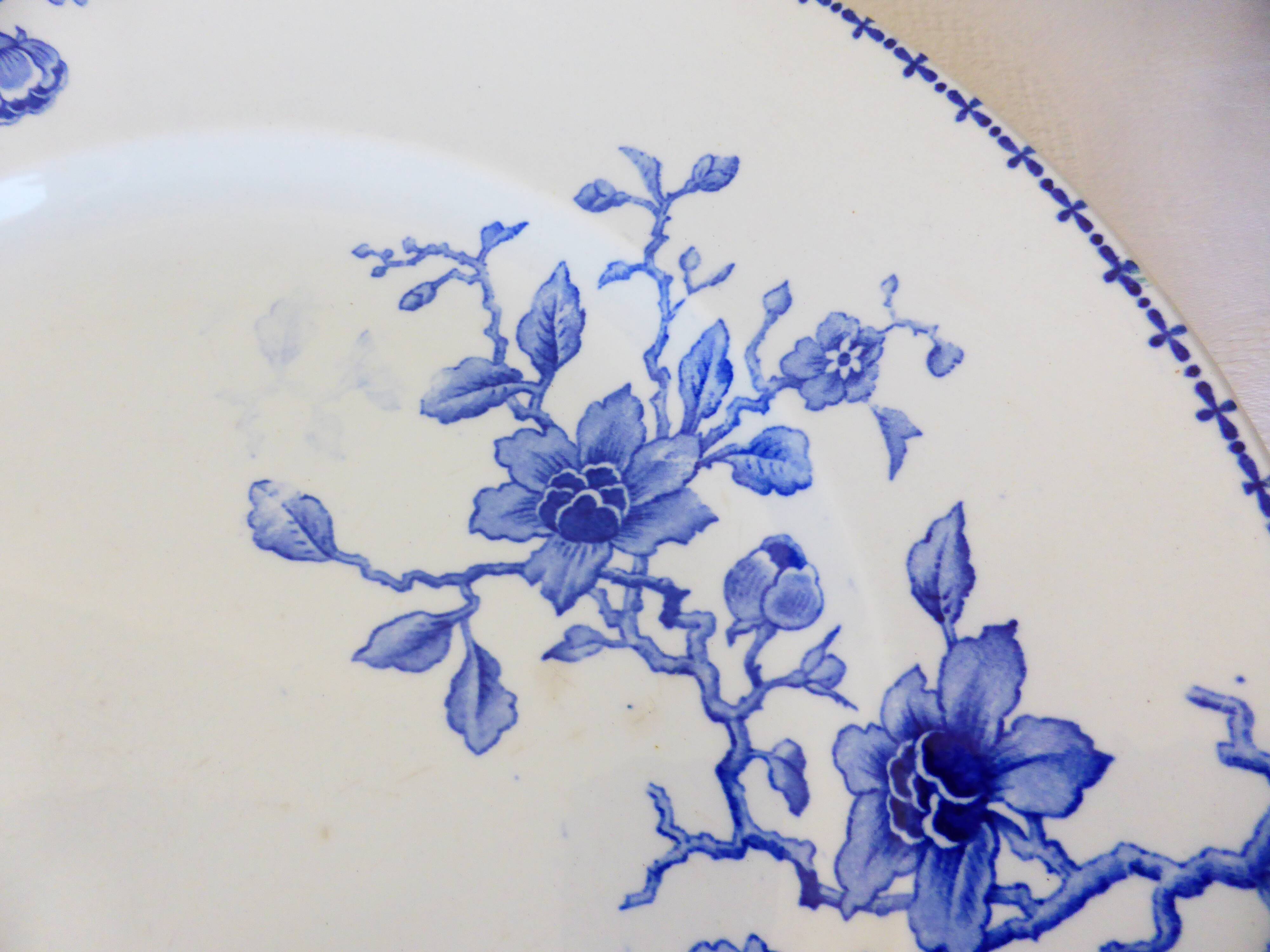 1 round vintage serving dish K and G Luneville Dutch model 2106122