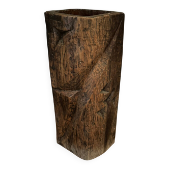 Vase brutaliste en bois sculpté avec monogramme, 1970