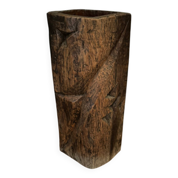 Vase brutaliste en bois sculpté avec monogramme, 1970