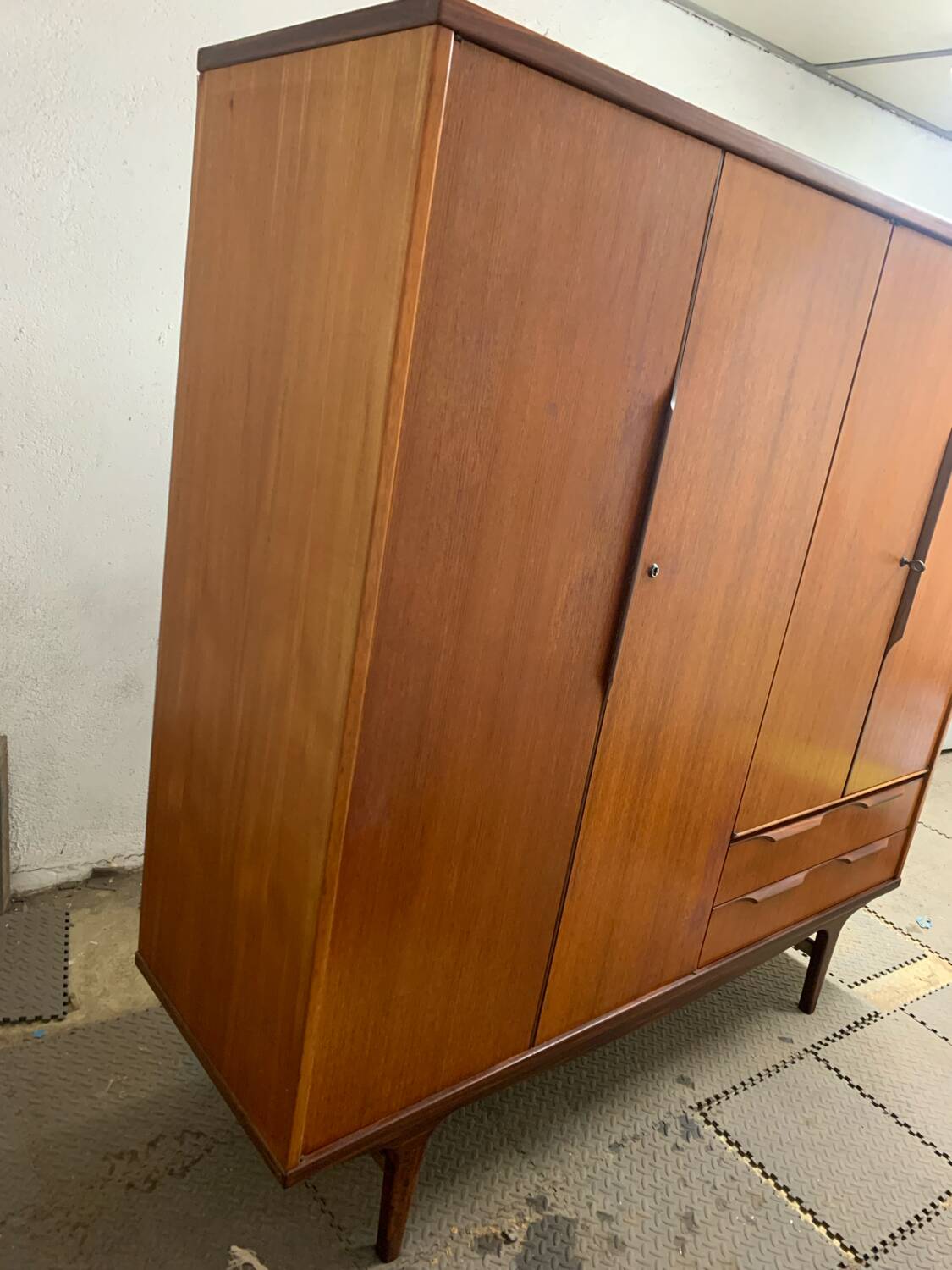 Armoire scandinave vintage en teck