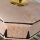 Lampe fer forgé style brandt muller art deco  avec abat jour verre clichy rose et dorure 27x21