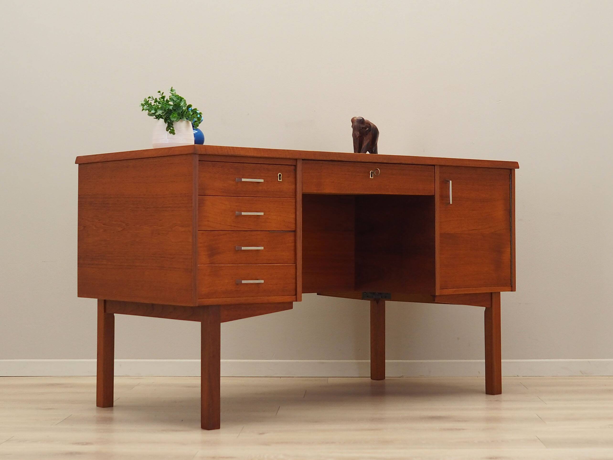 Teak desk, Danish design, 1970s, production: Denmark