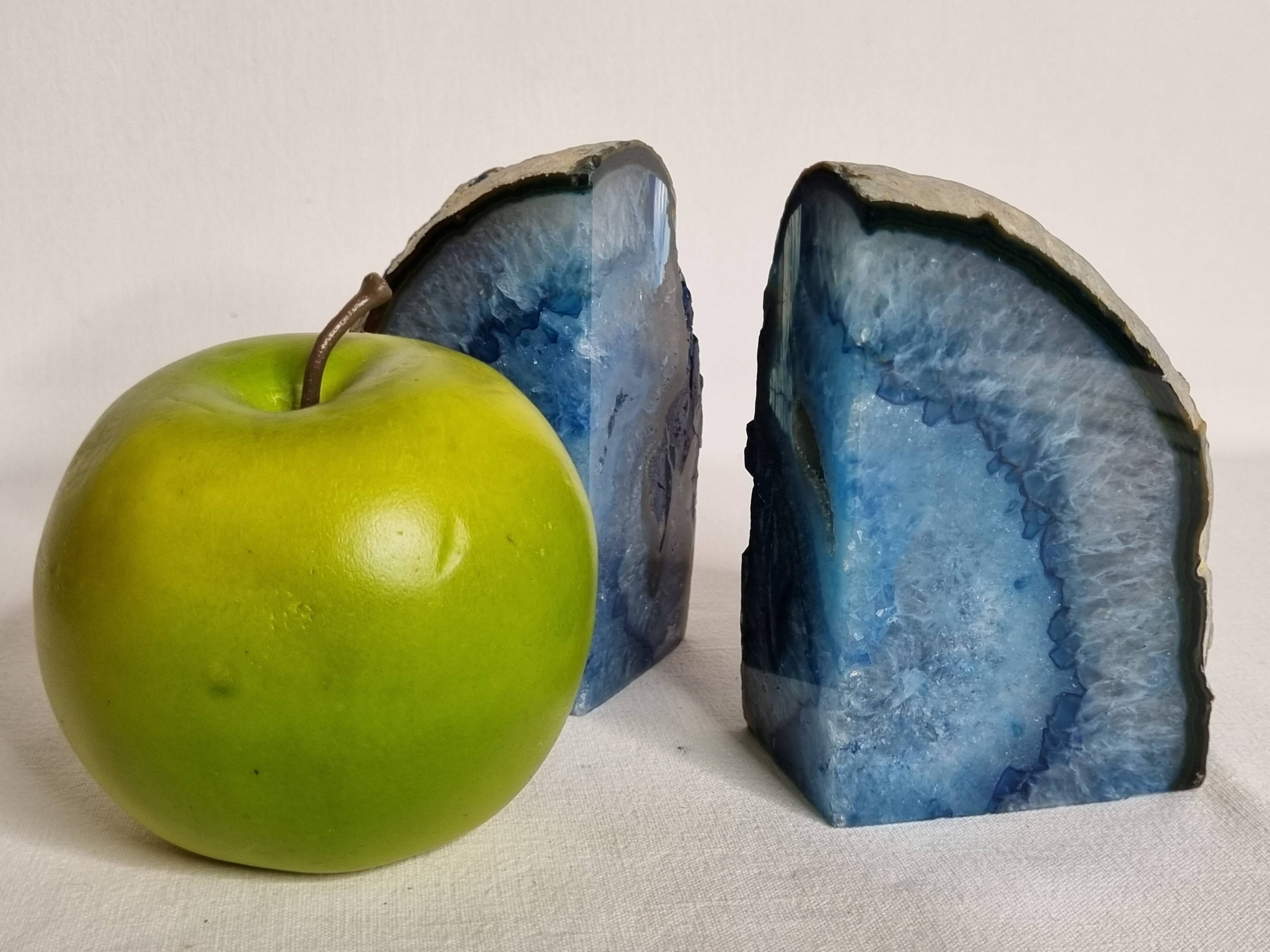 Pair of polished blue agate bookends - 11 cm