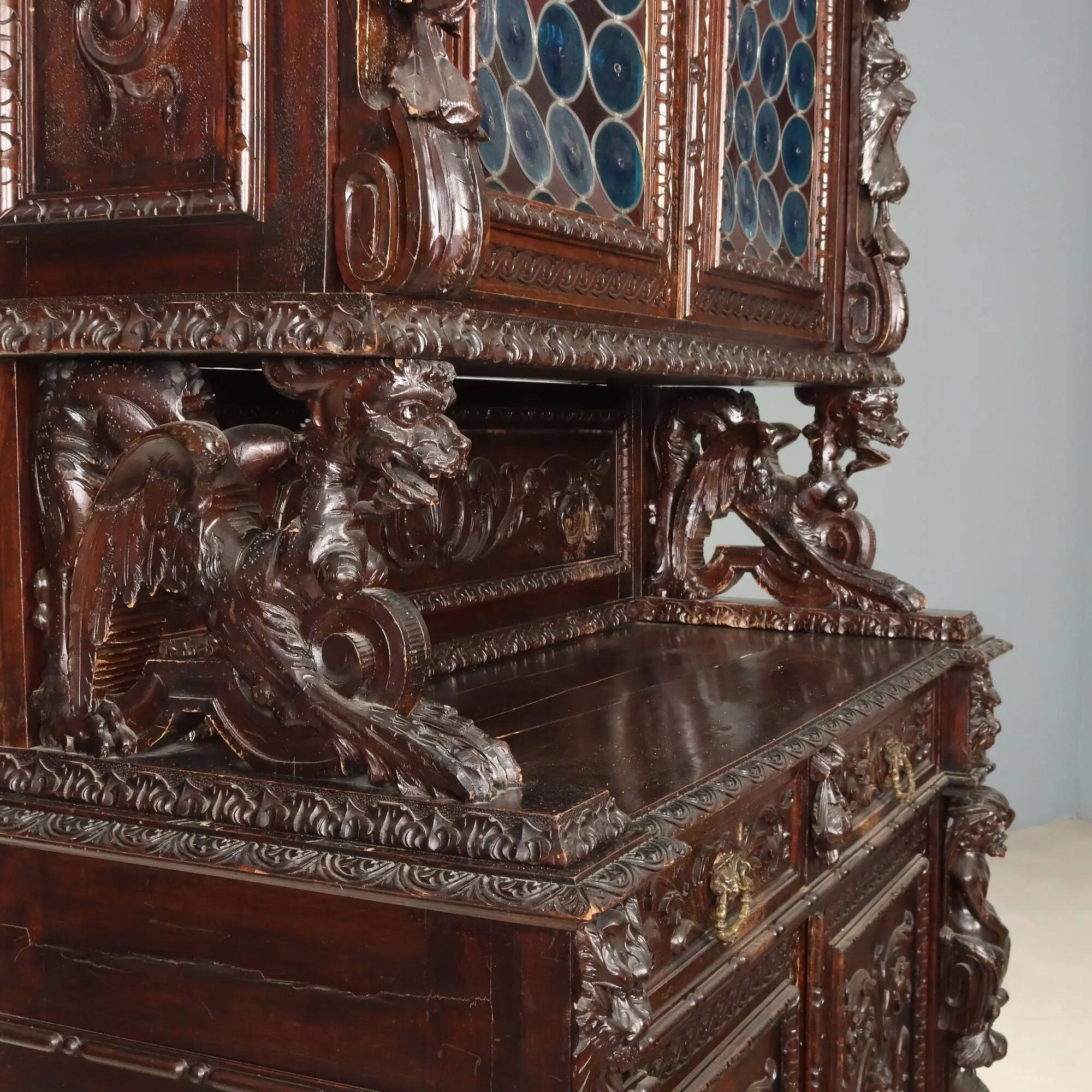 Antique neo-baroque display cabinet carved in walnut, Italy, 19th century