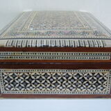 Box box in mother-of-pearl marquetry in oriental style
