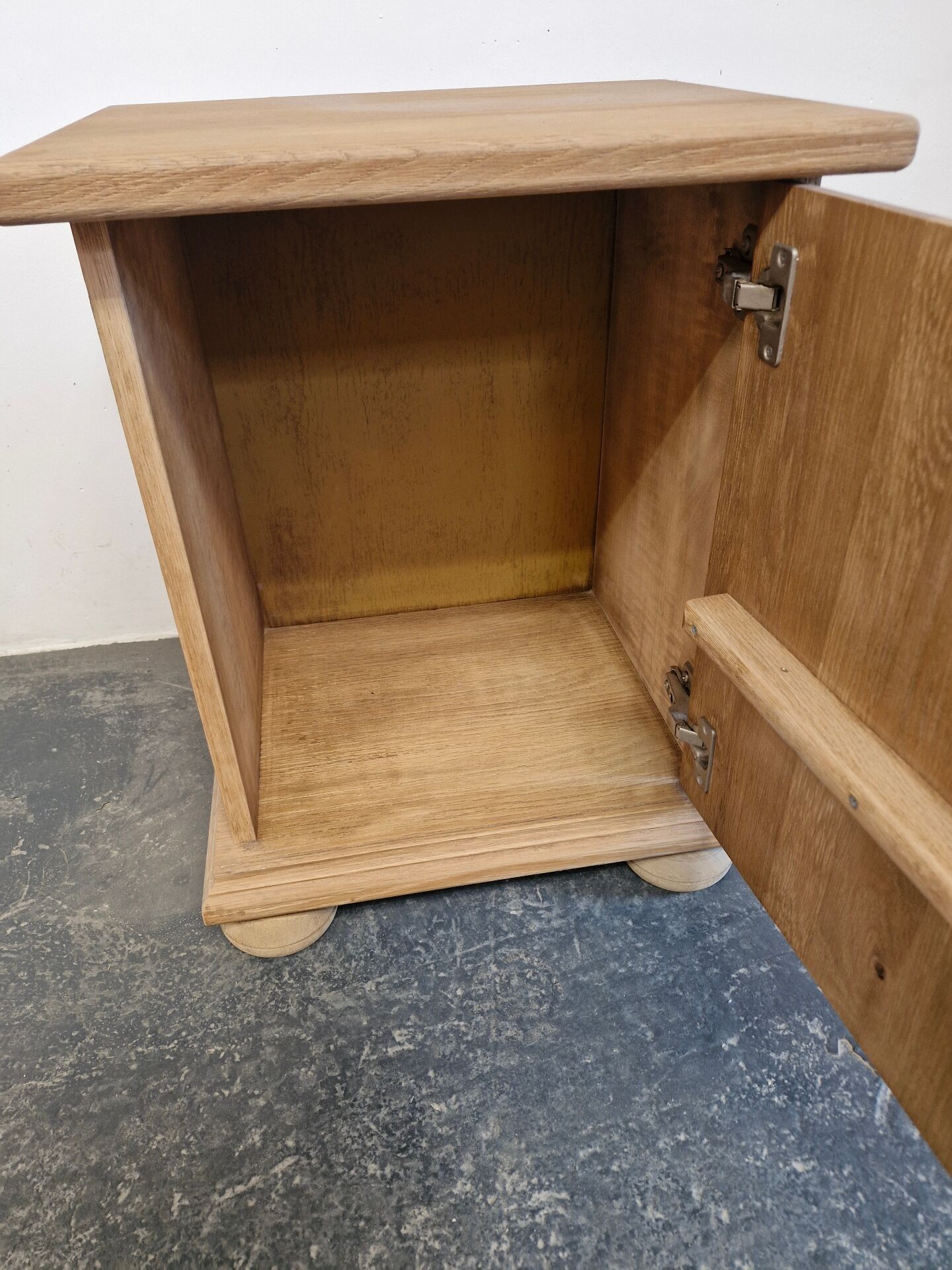 Bedside table