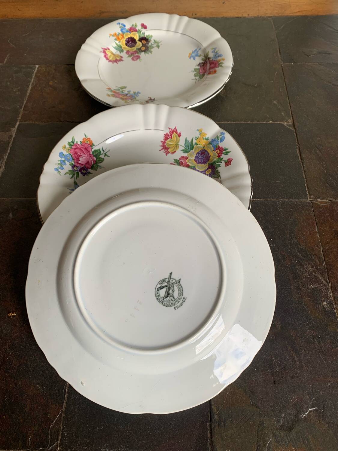 6 antique flat plates Moulin des Loups & Hamage – floral decoration
