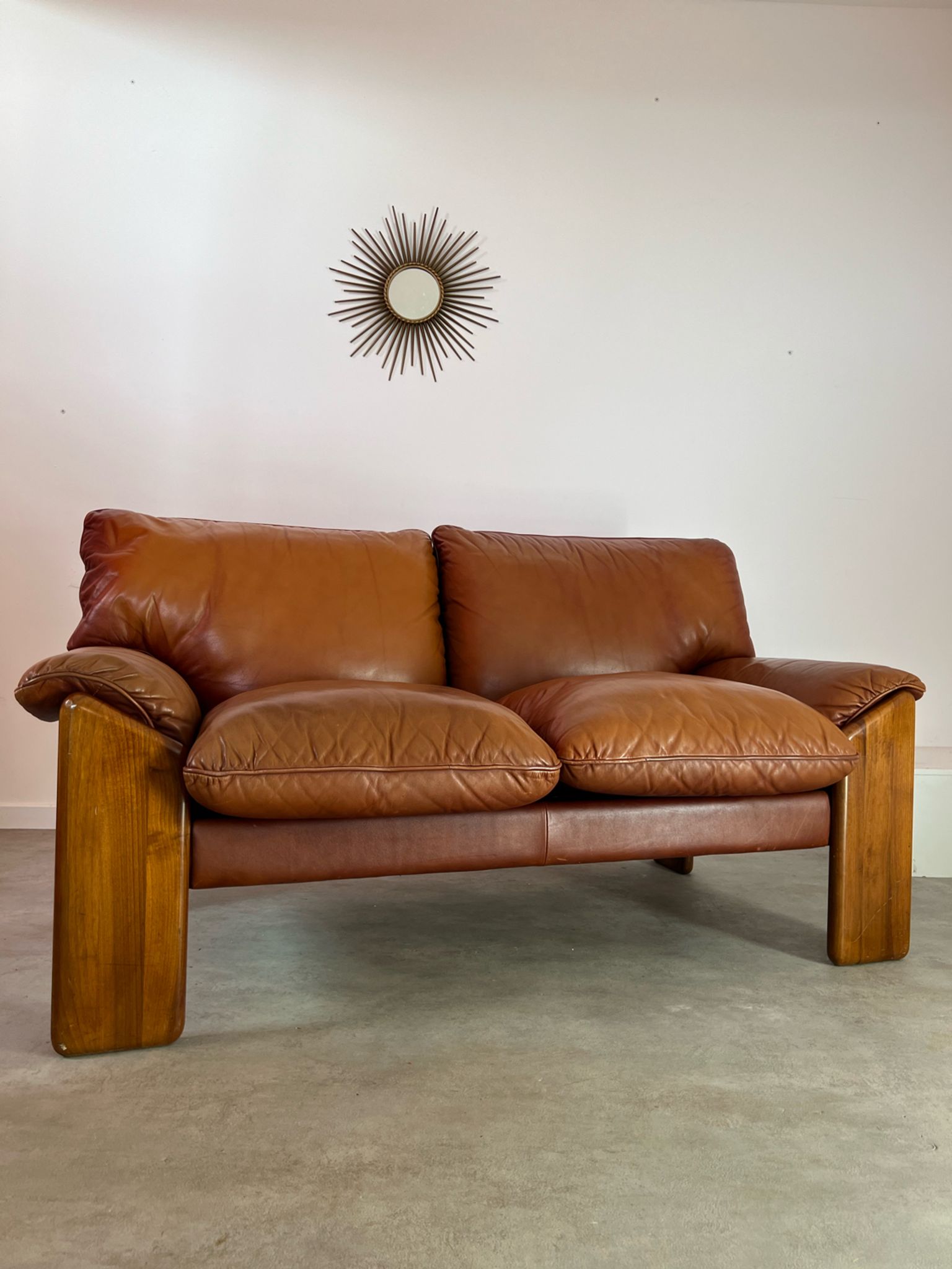 Old 2-seater leather and walnut sofa design 70s Mobil Girgi Mario Marenco vintage Italy
