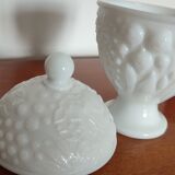 Pot Avon sur socle en verre de lait