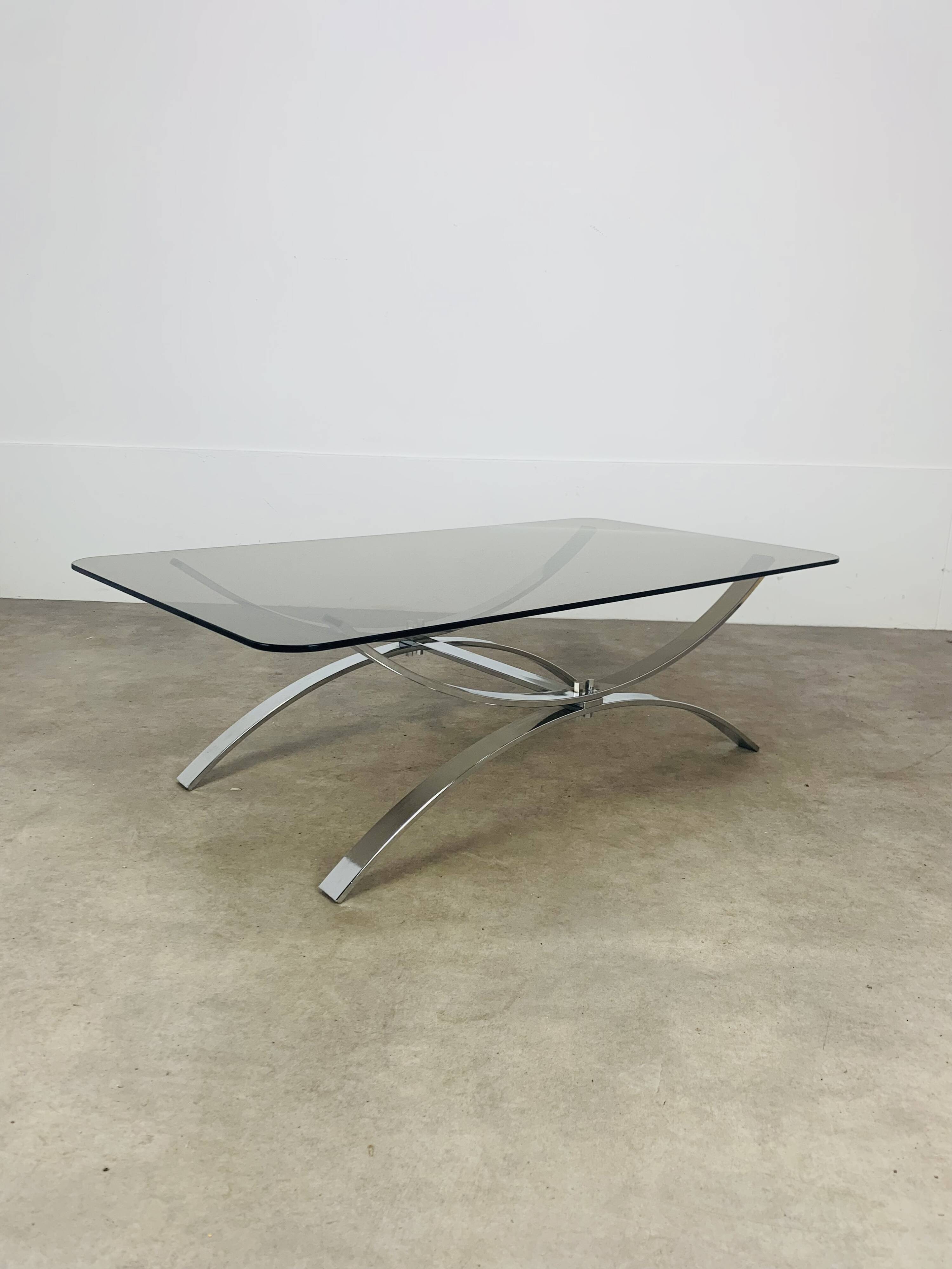 Table basse en verre fumé et chrome, années 70